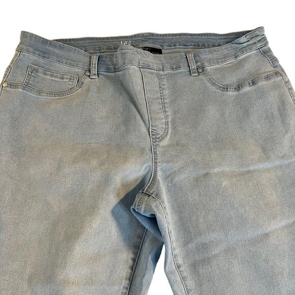 DG2 by Diane Gilman P2X light denim stretch pull on jeans 2XP - Picture 2 of 9